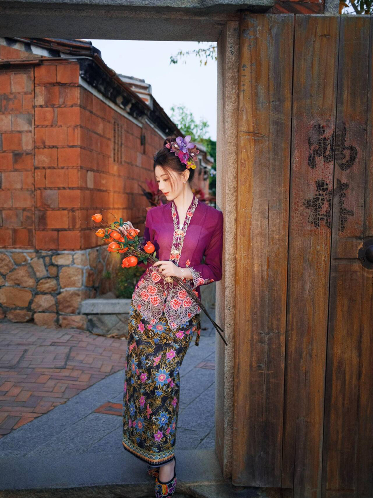 Ethnic Fashion Style - New Ethnic Style Women's Clothing Set